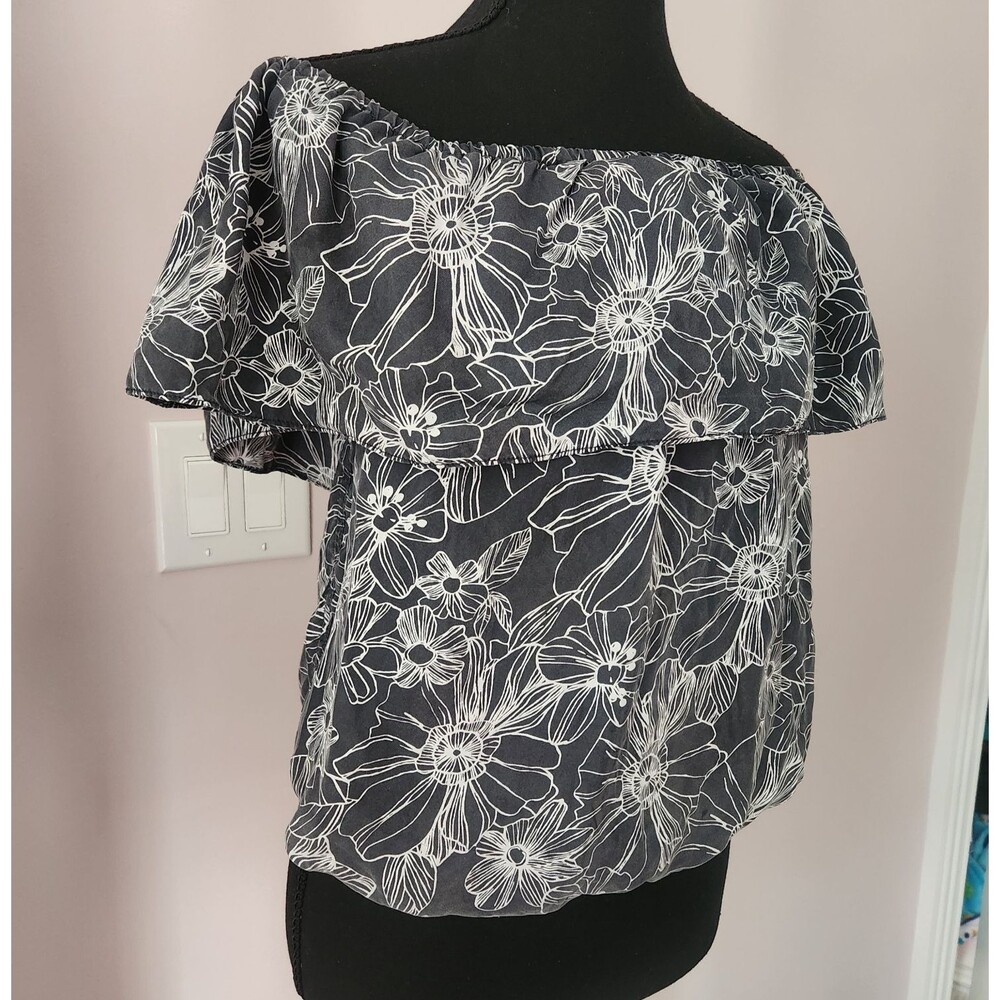 Unsubscribed 100% Silk Off The Shoulder Ruffle Blouse Gray White Floral M NWT - Picture 4 of 10
